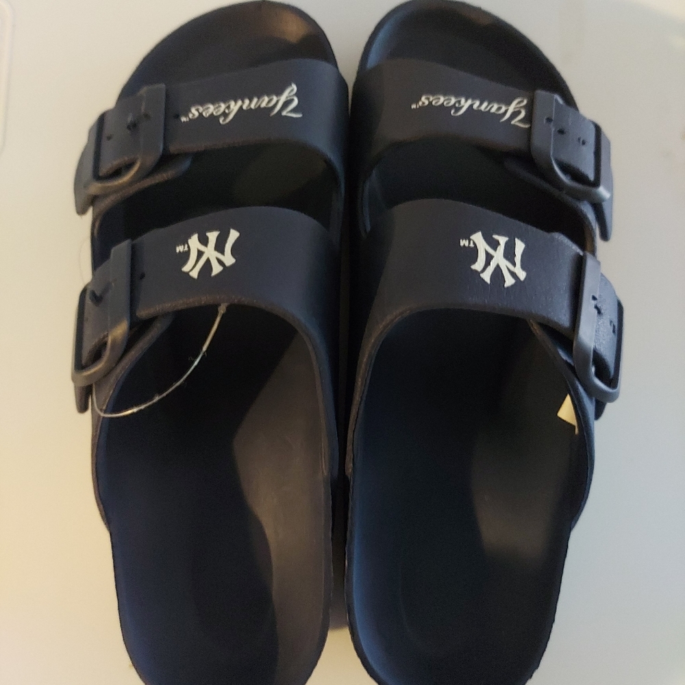New York Yankees Sandals for kids (Size 5 & 6)